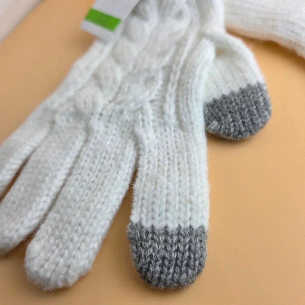 Time and Tru Cable Knit Touchscreen Gloves Winter‎ White One Size